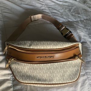 Michael Kors Fanny pack!